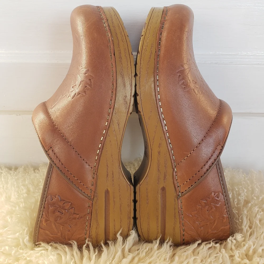 🌟SEE NEW LISTING🌟HP!🌾Limited Edition☆Dansko Honey Clogs☆Floral Embossed☆EU39- - Picture 11 of 16